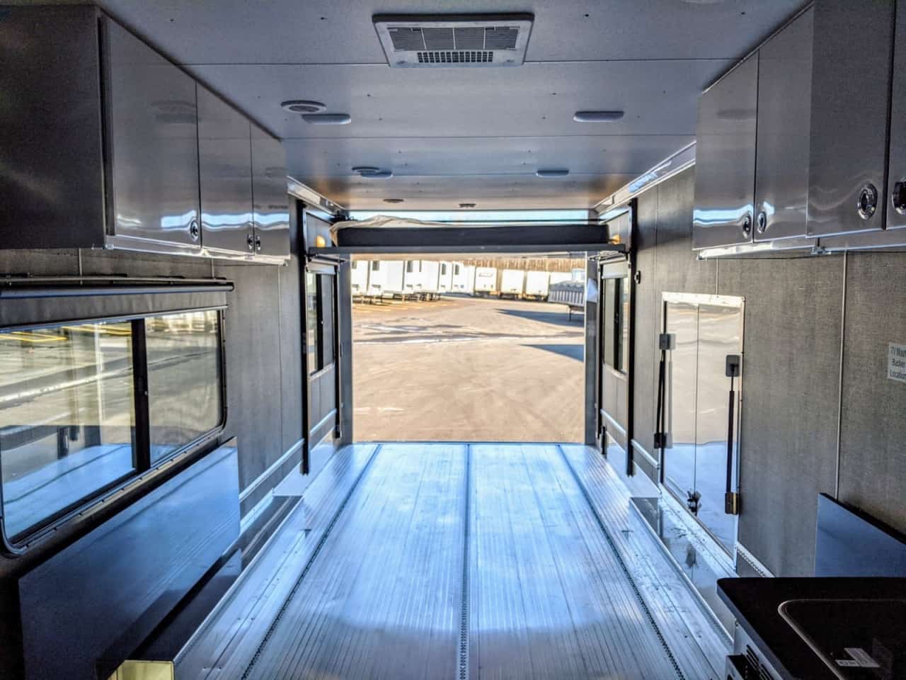 28’ Car Hauler w/ Living Quarters MO Great Dane / Total Trailers