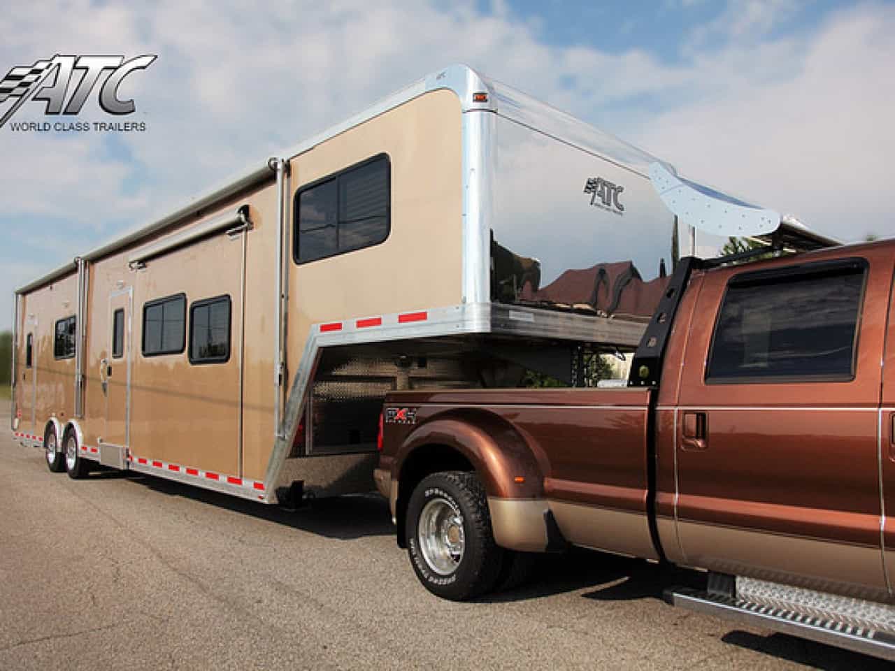 40 ft Beige Race Trailer with Living Quarters - MO Great Dane / Total ...